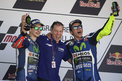Подиум: победитель - Валентино Росси, Yamaha Factory Racing, второе место - Хорхе Лоренсо, Yamaha Fa