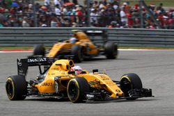 Кевин Магнуссен, Renault Sport F1 Team RE16