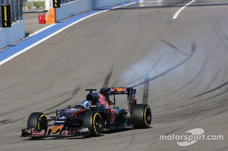 Hoeveel races reed Max Verstappen voor Toro Rosso voordat hij overstapte naar Red Bull Racing?
