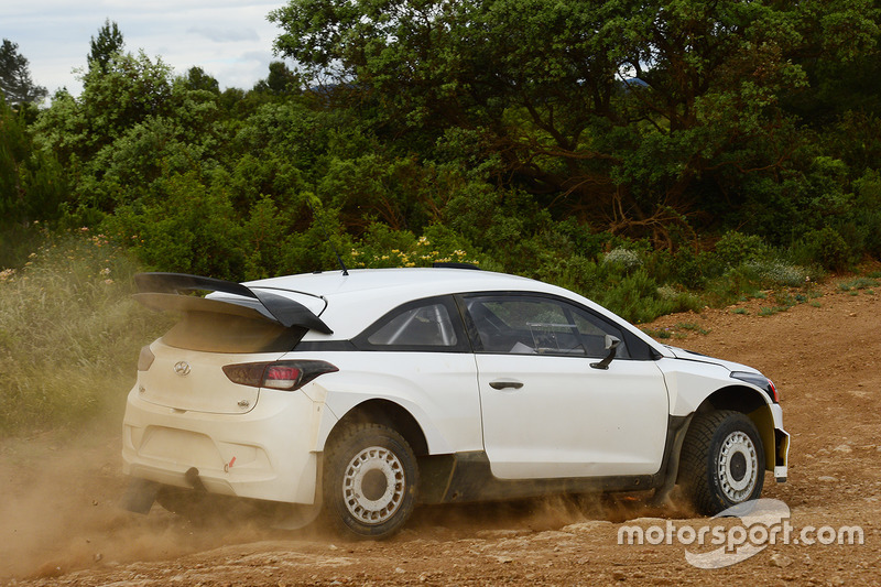 Hyundai i20 WRC 2017 testi