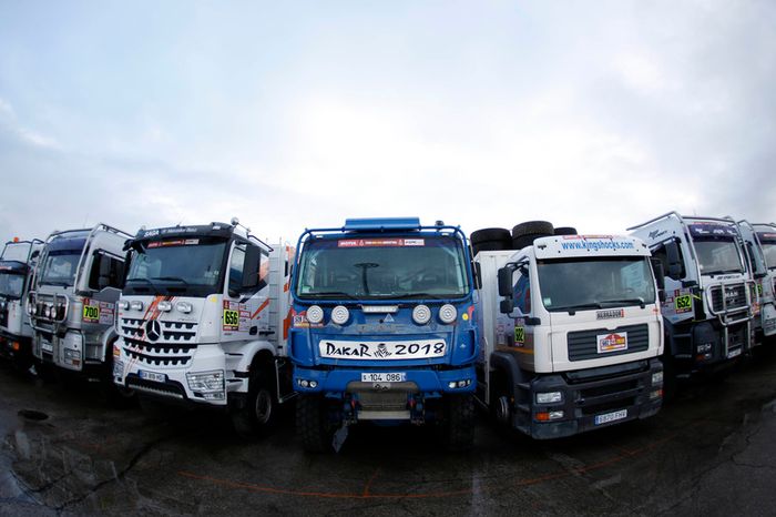 Equipos se preparan en Le Havre para el largo viaje a Lima, Perú