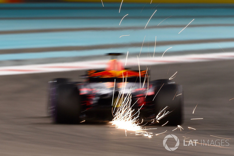 Max Verstappen, que venceu duas corridas no ano, não conseguiu passar Kimi após ficar a maior parte da corrida logo atrás do finlandês. Ele fechou o top-5.