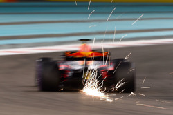 Daniel Ricciardo, Red Bull Racing RB13, scintille