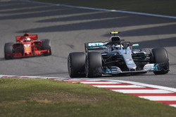 Валттері Боттас, Mercedes AMG F1 W09, Себастьян Феттель, Ferrari SF71H