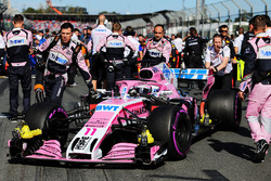 Sergio Perez, Force India VJM11 ve mekanikerler