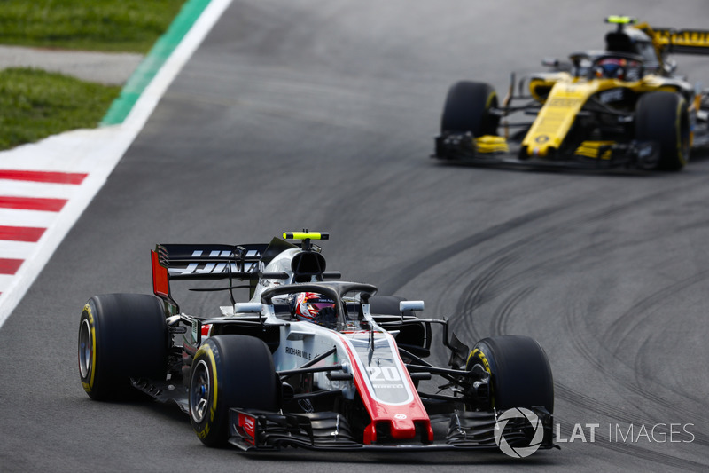 Kevin Magnussen, Haas F1 Team VF-18, Carlos Sainz Jr., Renault Sport F1 Team R.S. 18