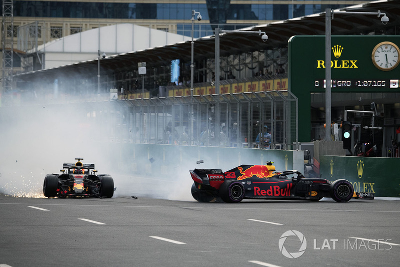 Max Verstappen, Red Bull Racing RB14 and Daniel Ricciardo, Red Bull Racing RB14 crash