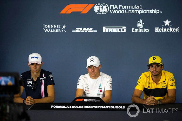 Esteban Ocon, Force India F1, Valtteri Bottas, Mercedes-AMG F1 and Carlos Sainz Jr., Renault Sport F1 Team R.S. 18 