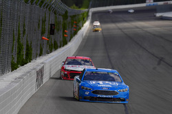 Ryan Blaney, Team Penske, Ford Fusion PPG, Darrell Wallace Jr., Richard Petty Motorsports, Chevrolet Camaro Mile 22