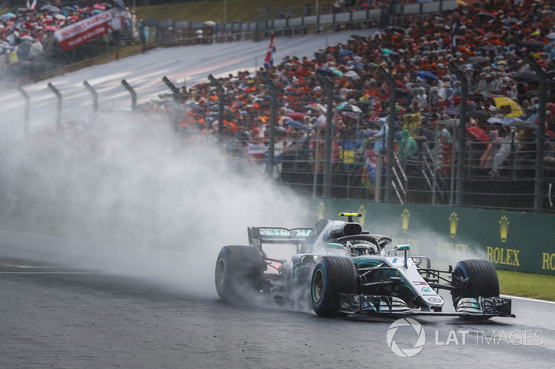2: Valtteri Bottas, Mercedes AMG F1 W09, 1'35.918