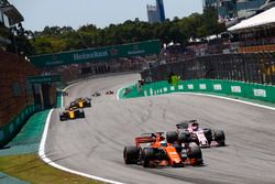Fernando Alonso, McLaren MCL32, Sergio Perez, Sahara Force India F1 VJM10, Nico Hulkenberg, Renault