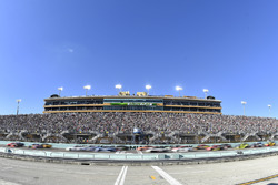 Martin Truex Jr., Furniture Row Racing Toyota, Kyle Busch, Joe Gibbs Racing Toyota, Matt Kenseth, Joe Gibbs Racing Toyota