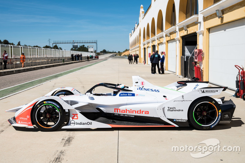 Mobil Gen2 Mahindra