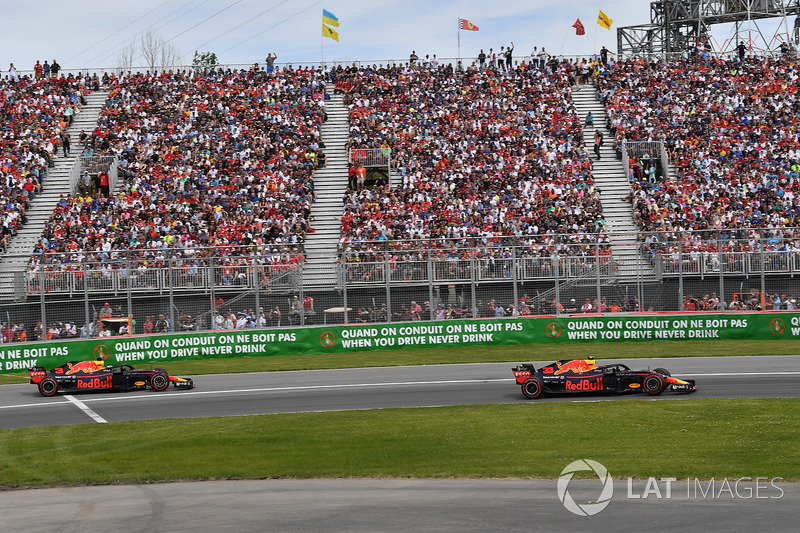 Daniel Ricciardo, Red Bull Racing RB14 leads Max Verstappen, Red Bull Racing RB14