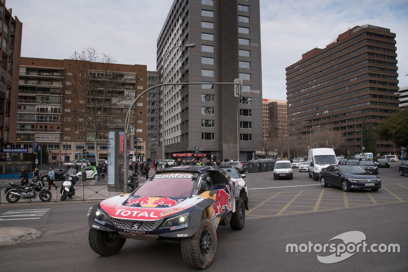 Карлос Сайнс, Лукас Крус, Peugeot Sport на улицах Мадрида