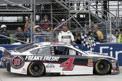 Race winner Kevin Harvick, Stewart-Haas Racing, Ford