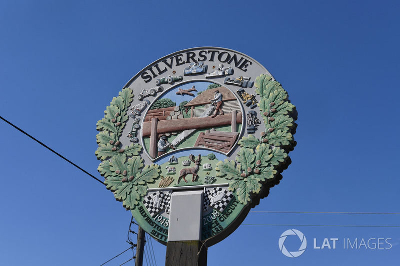 Tugu peringatan perang Silverstone