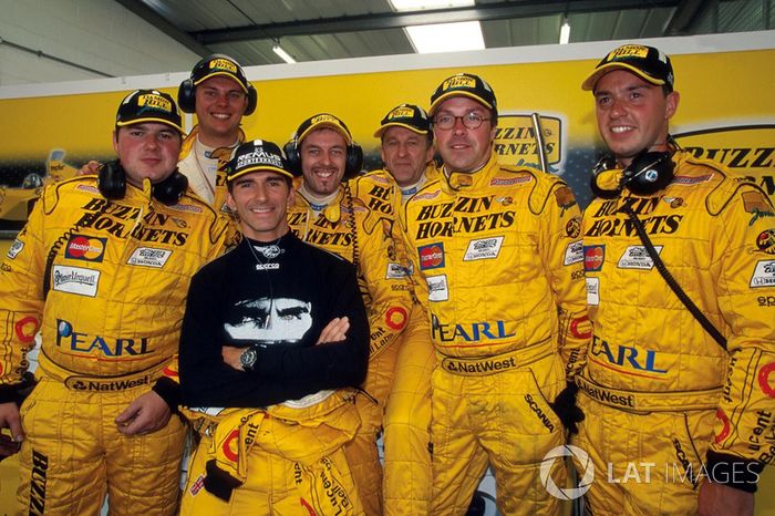 En Silverstone, desde el comienzo del fin de semana, la atención de los fanáticos se centró en el favorito local, Damon Hill. Tras los resultados de la última carrera en Francia, el campeón de 1996 insinuó su salida de la F1.