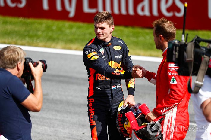 Sebastian Vettel, Ferrari, y Max Verstappen, Red Bull Racing