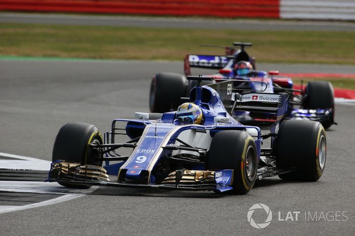 Marcus Ericsson, Sauber C36, Daniil Kvyat, Scuderia Toro Rosso STR12