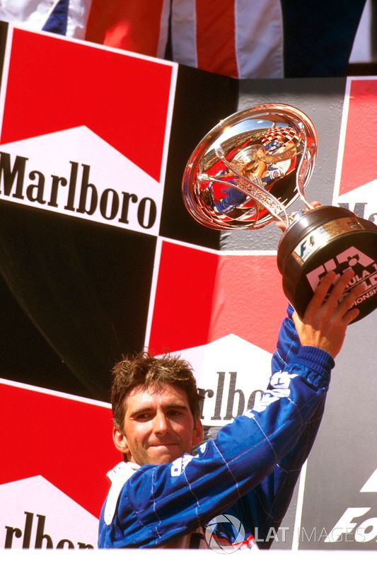 Podio: segundo lugar Damon Hill, Arrows