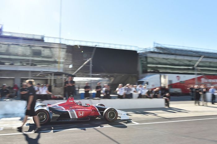 Oriol Servia prueba el Honda IndyCar 2018