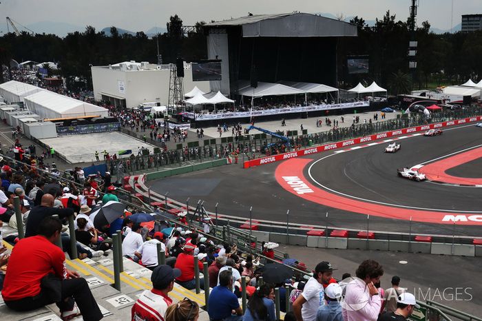 #2 Porsche Team Porsche 919 Hybrid: Timo Bernhard, Earl Bamber, Brendon Hartley