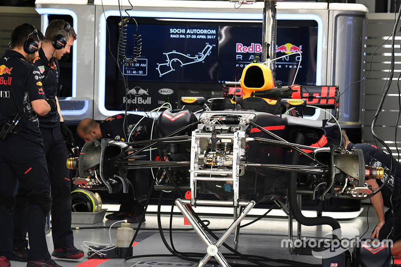 Red Bull Racing RB13 en el garaje