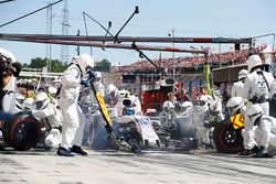 Lance Stroll, Williams FW40, pit stop