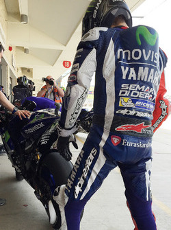 Хорхе Лоренср, Yamaha Factory Racing проверяет износ резины