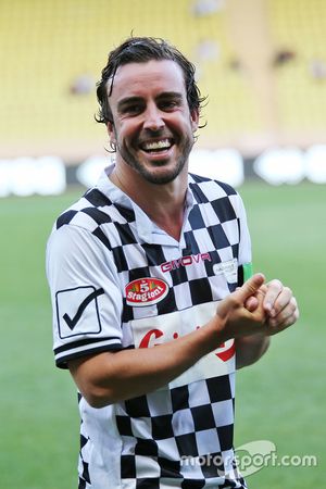 Fernando Alonso, McLaren en el partido de fútbol de caridad