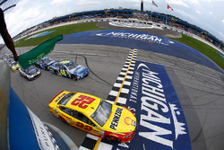 Inicio: Joey Logano, Team Penske Ford líder