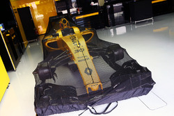 La Renault Sport F1 Team RS16 in regime di parco chiuso