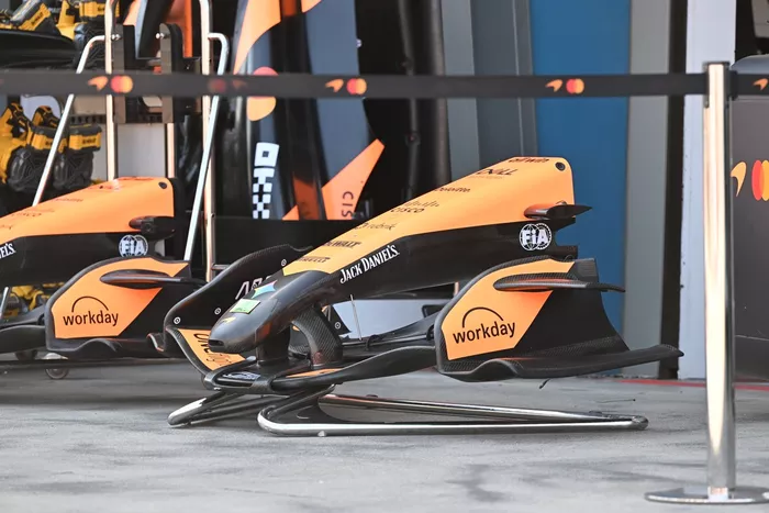 ماكلارين MCL40، التفاصيل الفنية