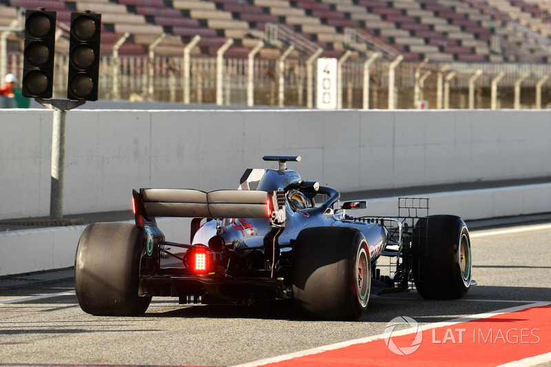 Lewis Hamilton, Mercedes-AMG F1 W09 dengan lampu sayap belakang