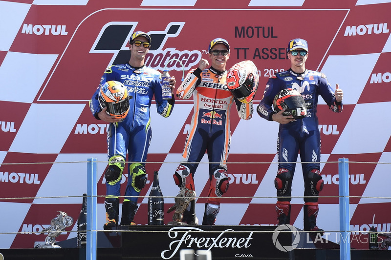 Podio: il secondo classificato Alex Rins, Team Suzuki MotoGP, il vincitore della gara Marc Marquez, Repsol Honda Team, il terzo classificato Maverick Viñales, Yamaha Factory Racing