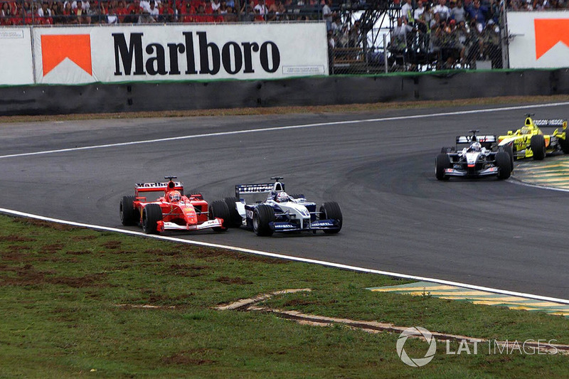 Restart : Montoya attaque Schumacher