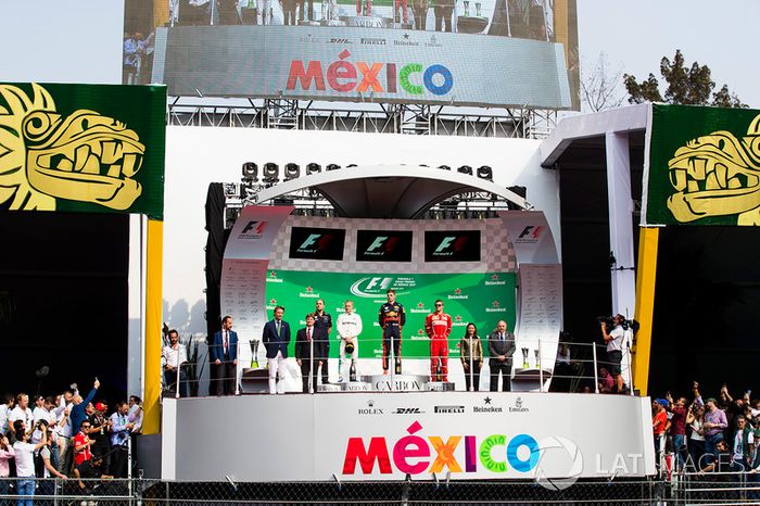 Podium: ganador, Max Verstappen, Red Bull Racing, segundo, Valtteri Bottas, Mercedes AMG F1, tercero, Kimi Raikkonen, Ferrari