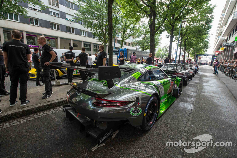 #99 Dempsey Proton Competition Porsche 911 RSR