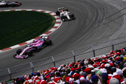 Sergio Perez, Force India VJM11, y Charles Leclerc, Sauber C37