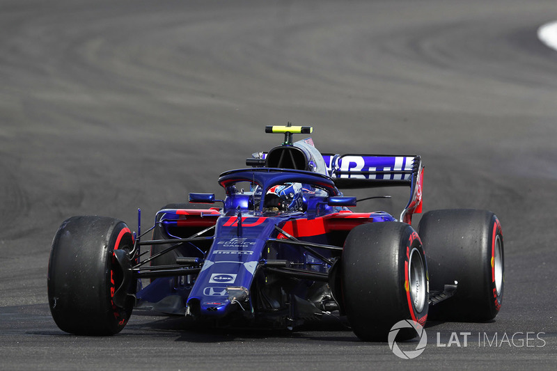 Pierre Gasly, Toro Rosso STR13,con un ala delantera rota