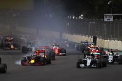 Nico Rosberg, Mercedes F1 W07 Hybrid, Max Verstappen, Red Bull Racing RB12 TAG Heuer, Nico Hulkenber