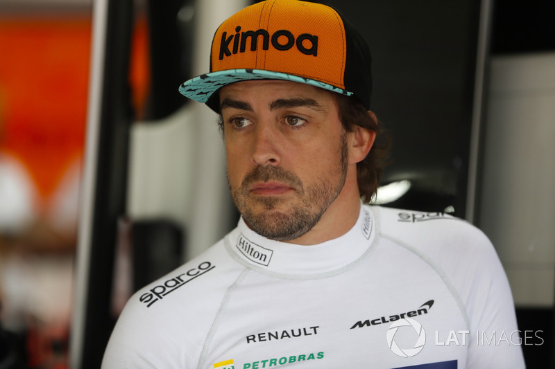 Fernando Alonso: "A verdade é que deu errado. Largamos muito bem, estávamos andando perto dos pontos e quando caíram algumas gotas tentamos arriscar para ver se a chuva ficaria muito forte em poucos minutos. Fomos com os pneus para úmido e não estava chovendo, duas gotas caíam a cada dez minutos e tivemos que entrar novamente e colocar os pneus de pista seca"
