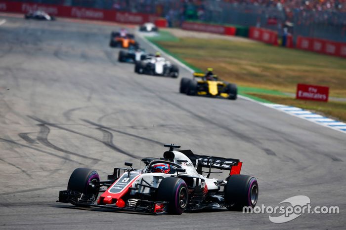 Romain Grosjean, Haas F1 Team VF-18, Carlos Sainz Jr., Renault Sport F1 Team R.S. 18