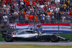 Ganador de la carrera Lewis Hamilton, Mercedes AMG F1 W09, celebra