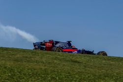 Brendon Hartley, Scuderia Toro Rosso STR12 con fallo de motor en la PL1