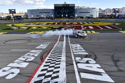 Race winner Kevin Harvick, Stewart-Haas Racing, Ford