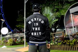 Sergio Pérez, Sahara Force India con una chaqueta sobre México