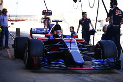 Carlos Sainz Jr., Scuderia Toro Rosso STR12 and his father Carlos Sainz