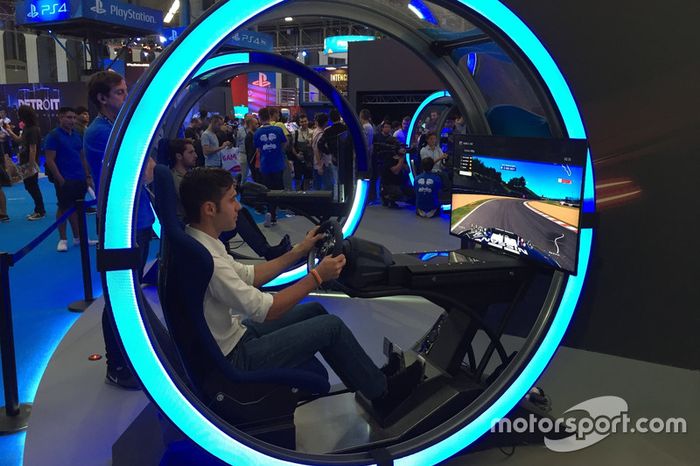 Miguel Molina en la exhibición de GT Sport del Barcelona Games World